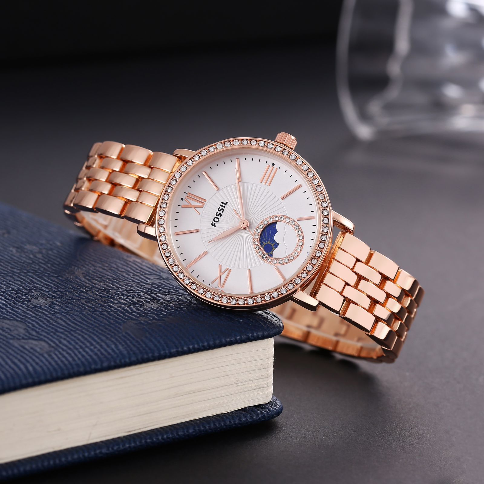 Fossil ladies watch sun&moon working maurya watch